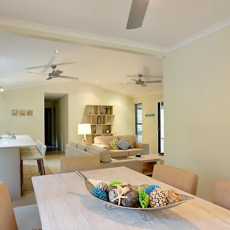 6 Orania Court Rainbow Shores Rainbow Beach Exterior photo